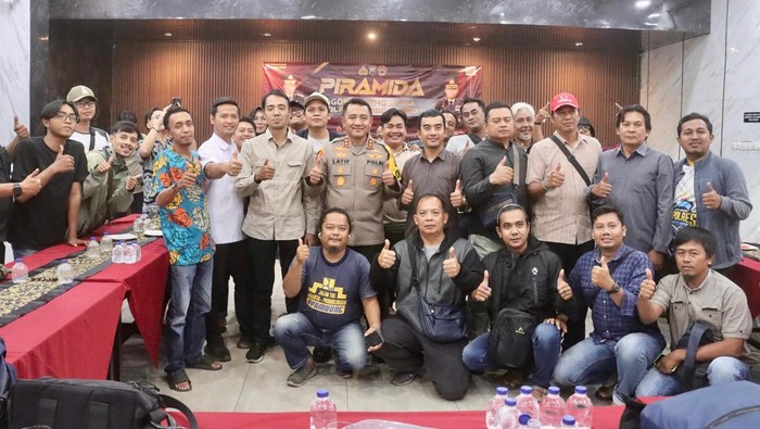 Ngopi bareng awak media dengan Kapolres Probolinggo
