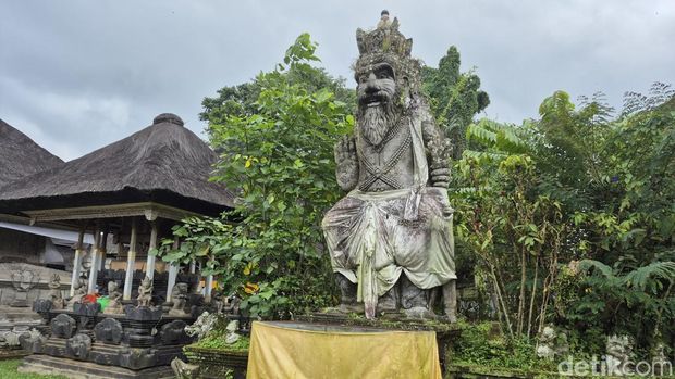 Patung Maha Rsi Markandeya di Pura Agung Gunung Raung, Desa Taro, Kecamatan Tegallalang, Gianyar, Bali. (Foto: Ni Komang Ayu Leona W/detikBali)