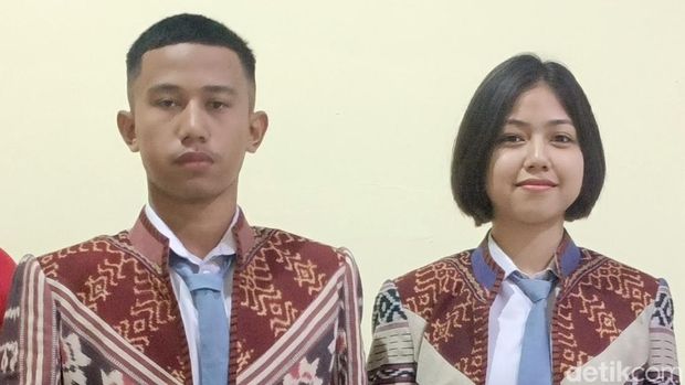 Paulus Gregorius Afrizal dan Merlin Anggraeni Mausali, dua pelajar NTT yang terpilih menjadi anggota Paskibraka Nasional pada HUT RI 17 Agustus 2025.(Foto: Simon Selly/detikBali)