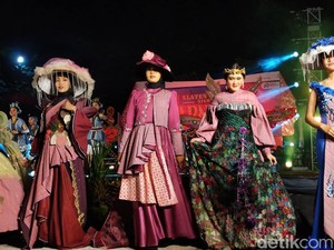 Balutan Kreasi Lurik Modern di Klaten Lurik Night Carnival