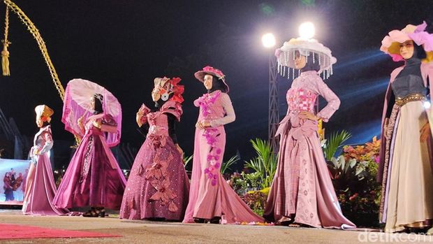Penampilan Fasdeka dalam Klaten Lurik Night Carnival (KLC), Sabtu (26/7/2025).