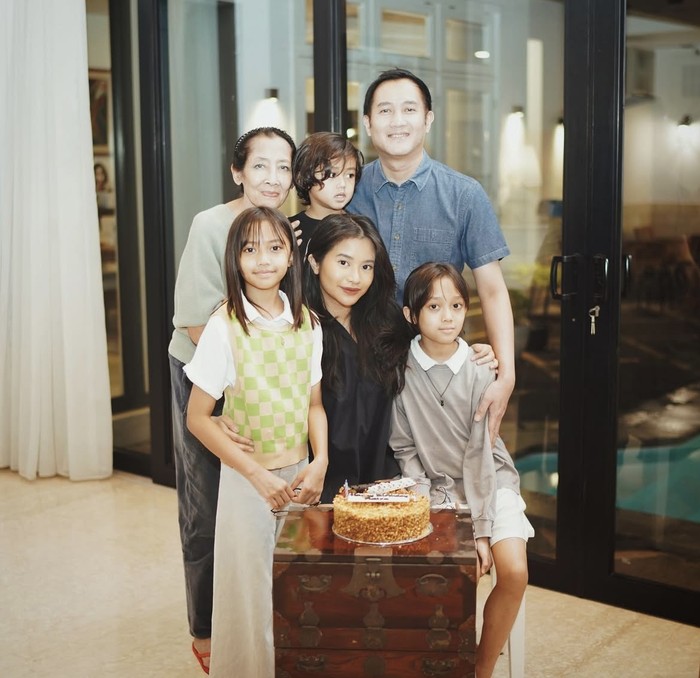 Pose Cantik Adira Kania, Anak Ikke Nurjanah Saat Asyik Kulineran Pose Cantik Adira Kania, Anak Ikke Nurjanah Saat Asyik Kulineran