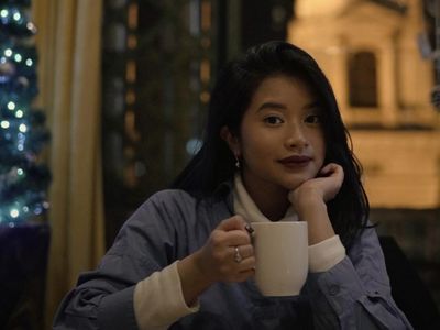 Pose Cantik Adira Kania, Putri Ikke Nurjanah Saat Asyik Kulineran