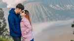 Rendy Kjaernett Nikmati Bromo Bareng Istri Sebelum Diterpa Gosip