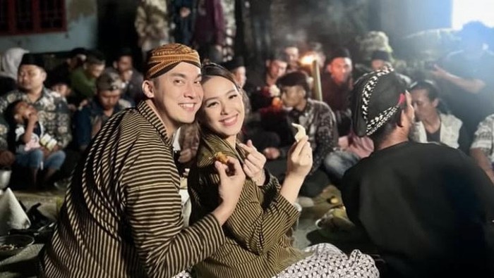 Rendy Kjaernett Saat Ngemil Pisang Goreng dan Makan Bersama Lady Nayoan