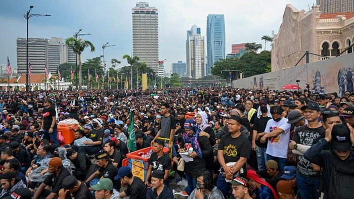 Protesters gather near Merdeka Square during a protest against Malaysias Prime Minister Anwar Ibrahim in Kuala Lumpur on July 26, 2025. Several thousand Malaysians took to the capitals streets to protest growing public discontent over rising living costs and a perceived lack of reform by Prime Minister Anwar Ibrahims unity government. (Photo by Mohd RASFAN / AFP)