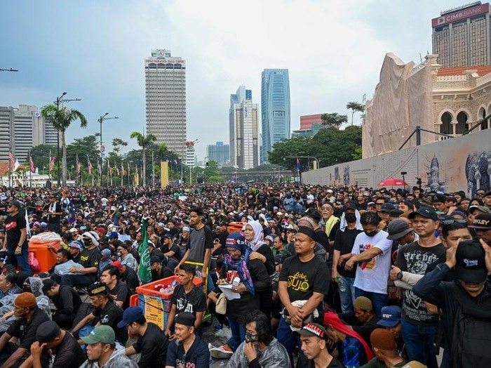 Protesters gather near Merdeka Square during a protest against Malaysias Prime Minister Anwar Ibrahim in Kuala Lumpur on July 26, 2025. Several thousand Malaysians took to the capitals streets to protest growing public discontent over rising living costs and a perceived lack of reform by Prime Minister Anwar Ibrahims unity government. (Photo by Mohd RASFAN / AFP)