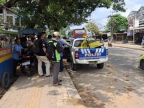 Detik-detik Pemotor Tewas Tertabrak Truk Pupuk di Palembang