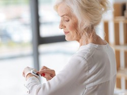 Smartwatch untuk Orang Tua: Ini Fitur yang Wajib Ada