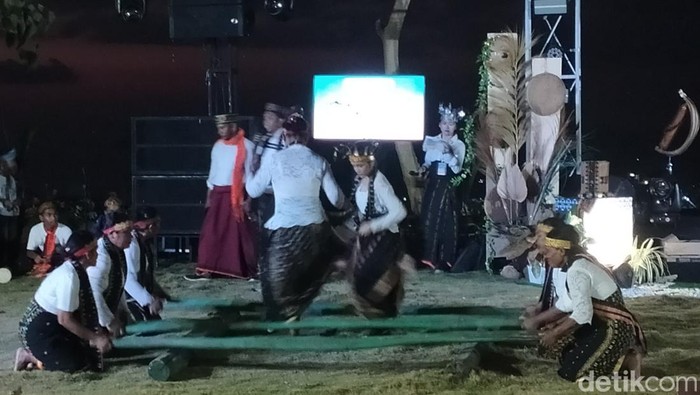 Suasana Weekend at Parapuar Culture Hills di Natas Parapuar, Labuan Bajo, Manggarai Barat, NTT, Sabtu (26/7/2025). (Foto: Ambrosius Ardin/detikBali)