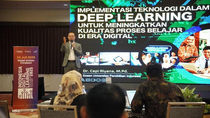 Telkom gelar pelatihan untuk guru-guru di Jawa Barat.
