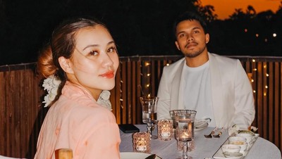 Perayaan Hangat 1 Tahun Pernikahan Thariq dan Aaliyah Massaid