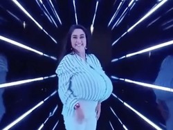 Derita Wanita Payudaranya Membengkak Hingga 10 Kg, Harus Pakai Kursi Roda