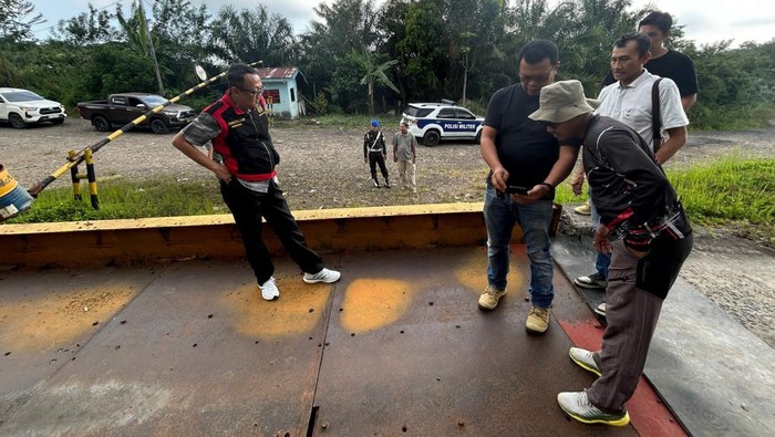 Tim ahli forensik saat datang mengecek tambang.