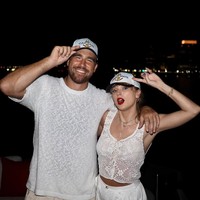 Akhirnya! Travis Kelce Pamer Momen Mesra dengan Taylor Swift di Instagram