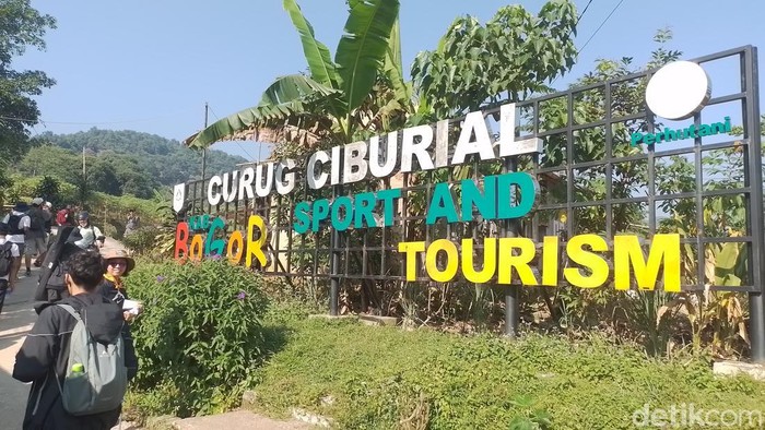 Trekking ke Curug Ciburial, Bogor