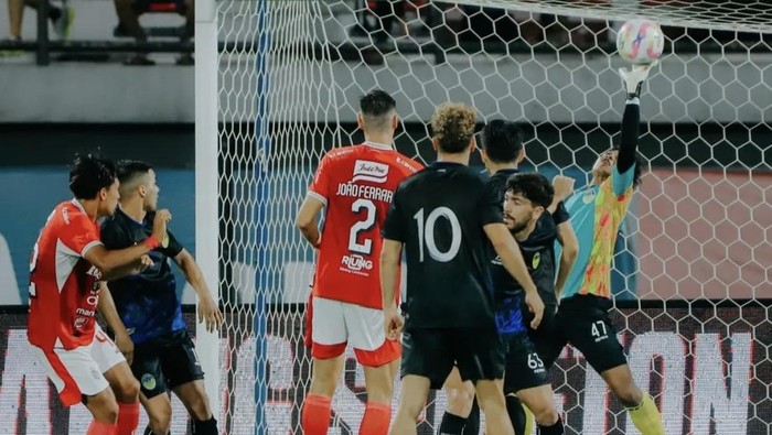 Uji coba Bali United vs PSIM Jogja di Stadion Kapten I Wayan Dipta, Bali, Sabtu (26/7/2025).