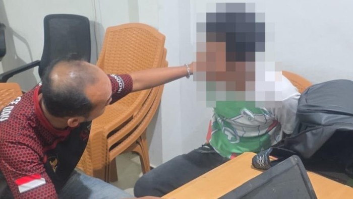 W (24), ayah yang bunuh dua balitanya di Samarinda.