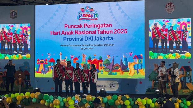 Wakil Gubernur Jakarta Rano Karno menghadiri perayaan Hari Anak di TM Ragunan.