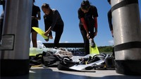 8 pemuda Indonesia (Belu & Maluku Barat Daya) + 12 pemuda Timor Leste (Bobonaro, Liquica, dll) bersinergi wakili komunitas penyangga Kawasan Konservasi Laut. Mereka adalah calon penggerak kebijakan kelautan masa depan! Foto: (Dokumentasi Konservasi Indonesia)