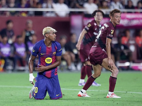 KOBE, JAPAN - JULY 27: Barcelonas Lamine Yamal rises to his feet after being tackled during the preseason friendly between Vissel Kobe and FC Barcelona at Noevir Stadium Kobe on July 27, 2025 in Kobe, Hyogo, Japan. (Photo by Paul Miller/Getty Images)