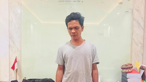 A (35), pria tunanetra asal Desa Penimbung, Kecamatan Gunungsari, Lombok Barat, NTB, ditangkap polisi karena menjadi pengedar sabu-sabu. (Dok. Polresta Mataram)