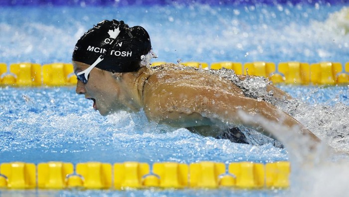 Aksi Memukau di Kolam Kejuaraan Dunia Akuatik Swimming - World Aquatics Championships - Women's 200m Medley Semifinals - World Aquatics Championships Arena, Singapore - July 27, 2025 Canada's Summer McIntosh in action REUTERS/Tingshu Wang