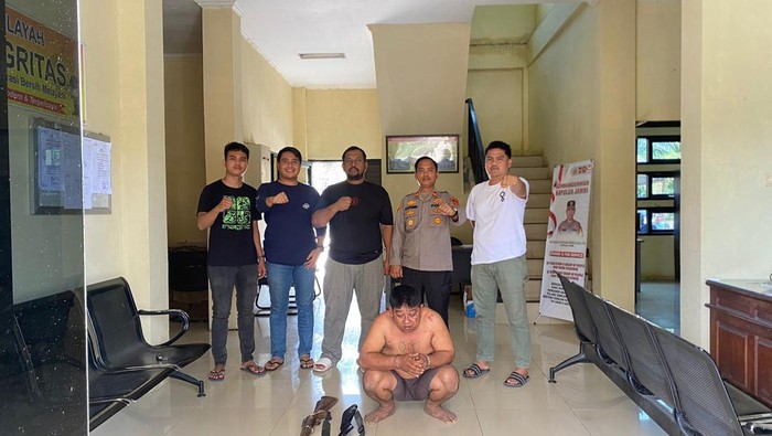Anton, ditangkap polisi di Bungo, Jambi, atas kepemilikan senjata api ilegal