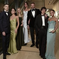 Jackie pun sudah diterima di keluarga Beckham. Dalam acara ulang tahun David Beckham, wanita berdarah Brasil-Jerman itu ikut hadir di tengah acara keluarga tersebut. Foto: dok. Instagram @jackie.apostel