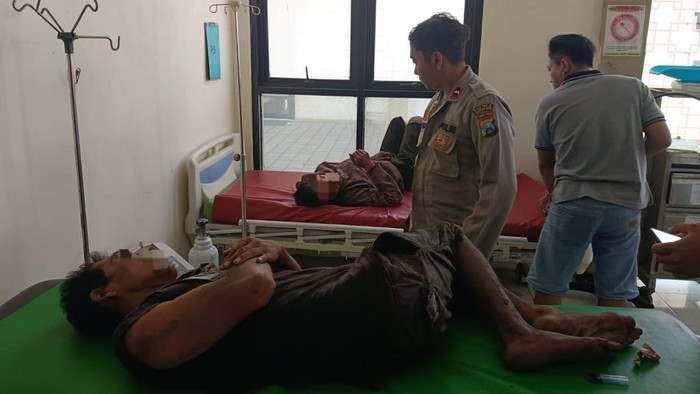 Dua orang pria ketahuan hendak mencuri motor warga diamuk massa di Pasuruan.