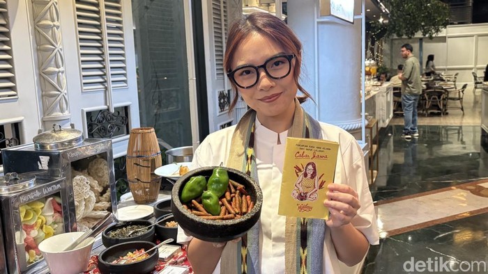 Food vlogger Magdalena di Surabaya
