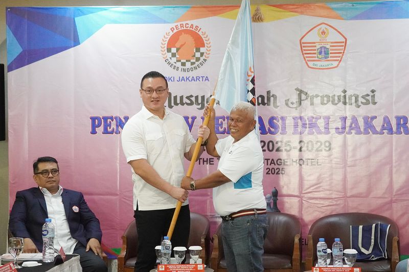 Anggota DPRD DKI Jakarta, Fraksi PDI Perjuangan Hardiyanto Kenneth Ketua Percasi DKI Jakarta 2025-2029 Yang Terpilih Secara Aklamasi Sedang Memberikan Keterangan Kepada Wartawan.