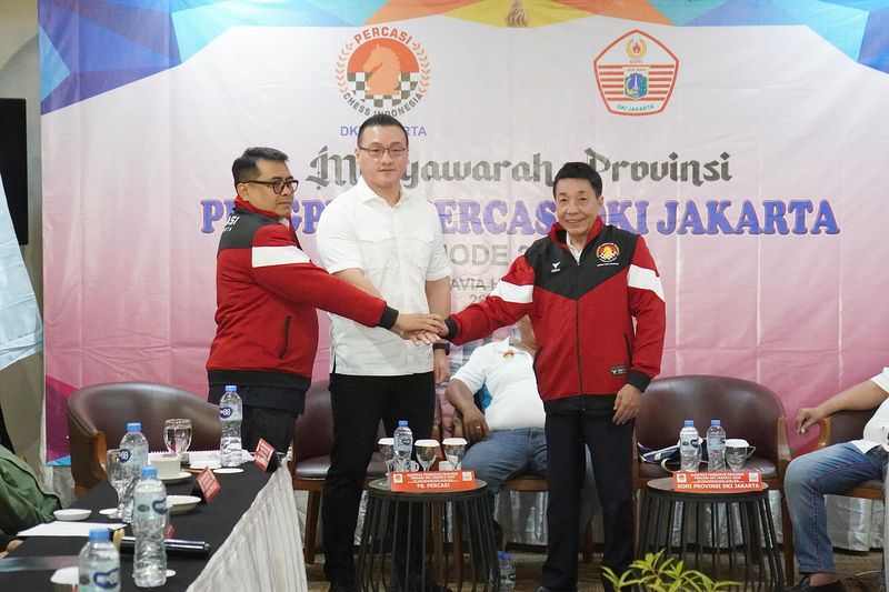Anggota DPRD DKI Jakarta, Fraksi PDI Perjuangan Hardiyanto Kenneth Ketua Percasi DKI Jakarta 2025-2029 Yang Terpilih Secara Aklamasi Sedang Memberikan Keterangan Kepada Wartawan.