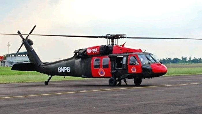 Helikopter bantuan dari BNPB untuk padamkan karhutla di Sumsel.