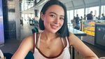 Pesona Wika Salim Saat Afternoon Tea dan Makan Burger