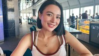 Penyanyi 33 tahun ini sekarang sukses berkat kerja kerasnya sejak dulu. Lewat Instagramnya, Wika membagikan banyak foto-foto saat liburan dan kulineran di luar negeri. Foto: Instagram @wikasalim