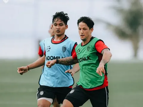 Irfan Bachdim (jersey hijau) mengikuti trial di Bali United dan berharap gisa bergabung dengan tim musim 2025/2026.