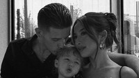 Di TikTok yang dilihat Minggu (27/7/2025), Jennifer Coppen tak ketinggalan mengikuti tren One Day Or Day One. Di situ, ia memperlihatkan awal didekati Justin Hubner. (Foto: dok Instagram jennifercoppenreal20)