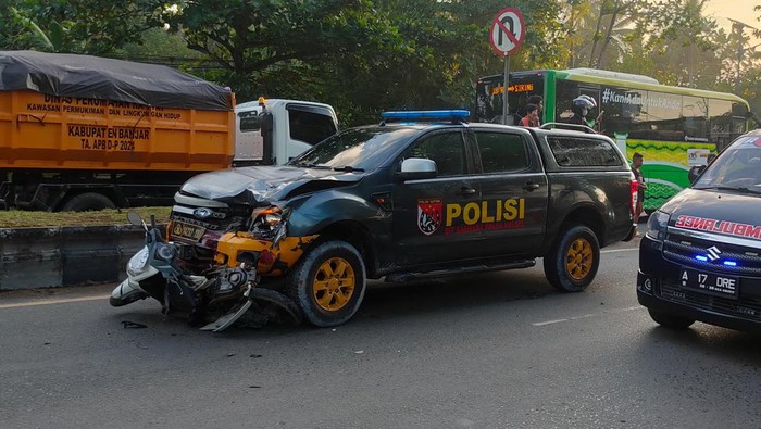 Kecelakaan mobil operasional Polda Kalsel menewaskan seorang pemotor di Banjarbaru.