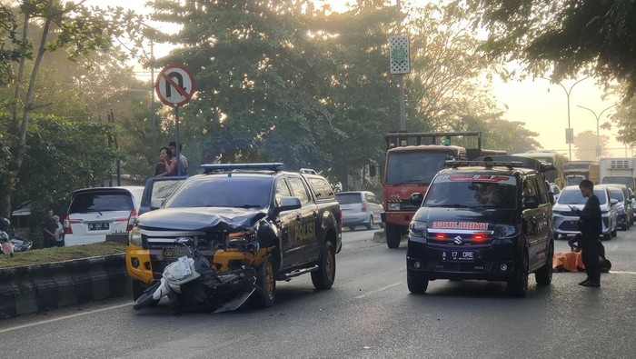 Kecelakaan mobil operasional Polda Kalsel menewaskan seorang pemotor di Banjarbaru.