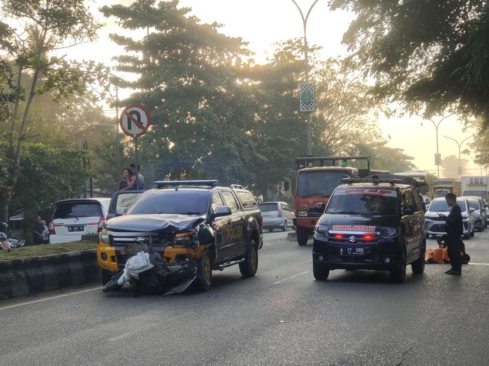 Kecelakaan mobil operasional Polda Kalsel menewaskan seorang pemotor di Banjarbaru.