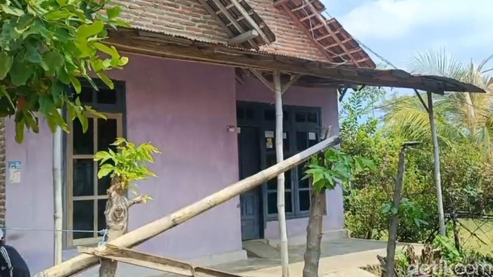 Kediaman anak yang aniaya dan buang ibu kandungnya di Probolinggo