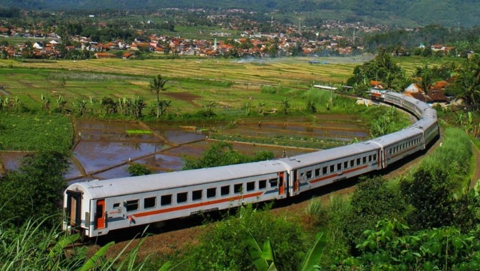 Kereta Jakarta - Bandung