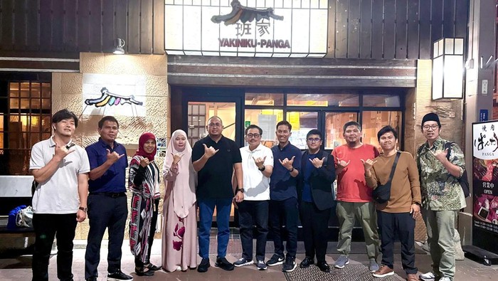 Ketua Umum DPP Ikatan Keluarga Minang (IKM) Andre Rosiade bertemu dengan anggota Ikatan Perantau Minang (IPM) yang menetap di Jepang. (dok. pribadi)
