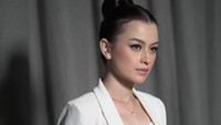 Kimberly Ryder ternyata WNA diketahui setelah akhir perseteruan dengan mantan suaminya, Edward Akbar. Ia belum pindah WNI karena alasan tertentu. Satu, karena anakku salah satunya lahir di luar negeri, jadi 2 warga negara. Sekarang lagi dipertimbangkan, ujarnya di kawasan Kalibata, Jakarta Selatan, kemarin. (Foto: dok Instagram nicolasbulbul)