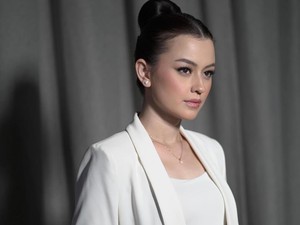 Cara Kimberly Ryder Berdamai dengan Masalah Hidup
