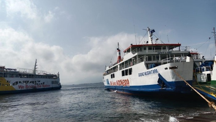 KMP Gading Nusantara bersandar di Dermaga Bulusan Banyuwangi.