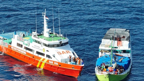 KM Mulya Abadi Ditemukan dalam keadaan selamat setelah terombang-ambing tiga hari akibat kemudi patah.