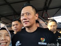 AHY Jogging di CFD Mataram, Dikerubungi Emak-emak hingga Cicip Soto Legendaris