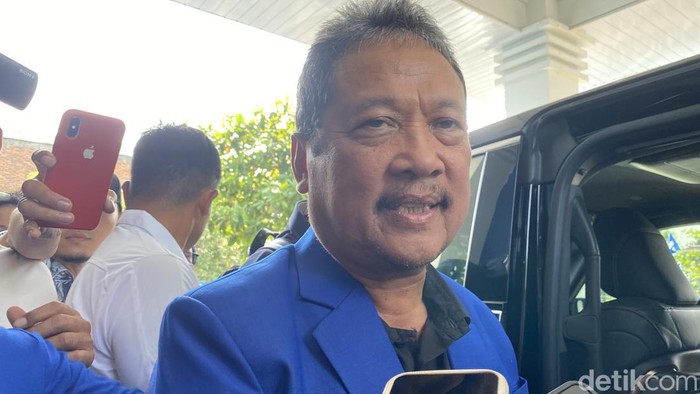 Menteri KKP Sakti Wahyu Trenggono di Kantor DPW PAN Jateng, Kecamatan Tembalang, Kota Semarang, Minggu (27/7/2025).